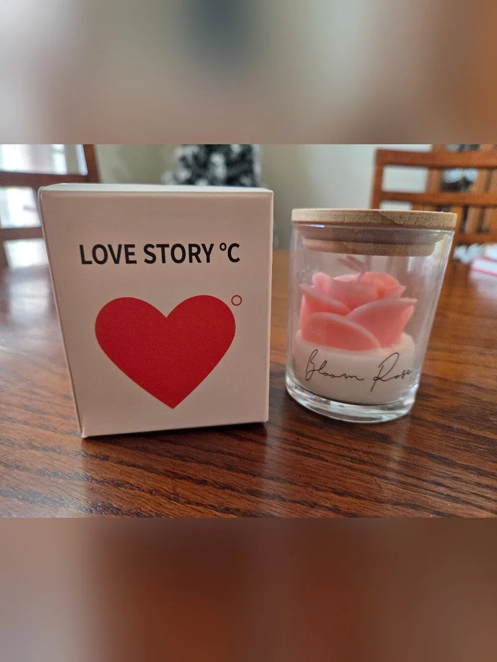 Love Story C Candle Blossom Rose with Wooden Lid